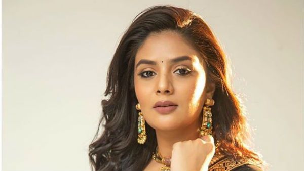 నా వయసుపై కామెంట్స్ ఎందుకు? దాంతో పనేంది? ఆ హీరో అంటే పిచ్చి.. శ్రీముఖి