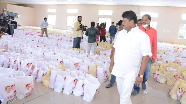 14 వేల మంది సినీ కార్మికులకు సాయం.. ముందుకు వచ్చిన తలసాని