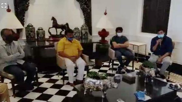 మంత్రితో సినీ పెద్దల భేటీ.. షూటింగ్‌లు, థియేటర్స్ ప్రారంభంపై చర్చ.. చొరవ తీసుకోవాలన్న మెగాస్టార్