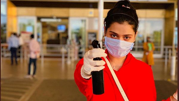 రకుల్ అలా పాయల్ ఇలా.. ఊపిరాడటం లేదంటూ పోస్ట్.. ఎయిర్‌పోర్ట్‌లో హీరోయిన్ రచ్చ