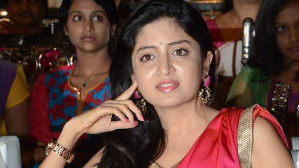 అవినీతి పరులకు ఎందుకు ఓట్లు వేస్తున్నాం.. పూనమ్ కౌర్ పరోక్ష ట్వీట్ ఎవరిపై?