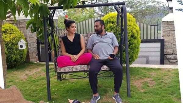 నిన్న మహల్‌పై, నేడు తండ్రిపై.. రష్మికలోని మరో కోణం