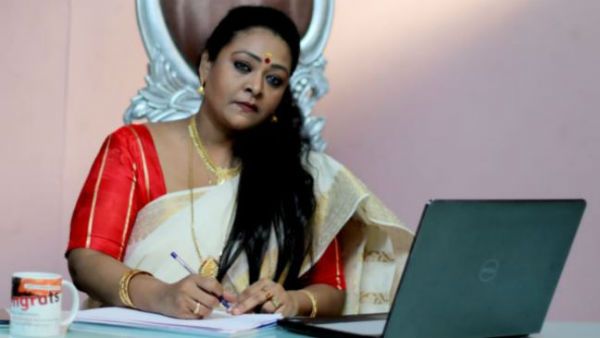 షకీలా రాసిన సినిమాకు సెన్సార్ క్లీన్ యు సర్టిఫికెట్.. జగన్ అన్నపై కత్తెర!