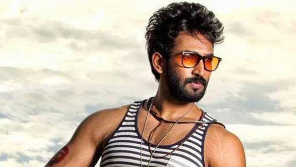 బన్నీ సినిమాలో నటించట్లేదట.. క్లారిటీ ఇచ్చిన యువ హీరో!