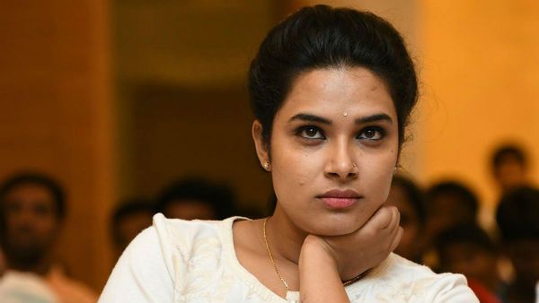 పర్సనల్ నెంబర్ అడిగిన నెటిజన్.. అదిరిపోయే కౌంటర్ ఇచ్చిన హరితేజ