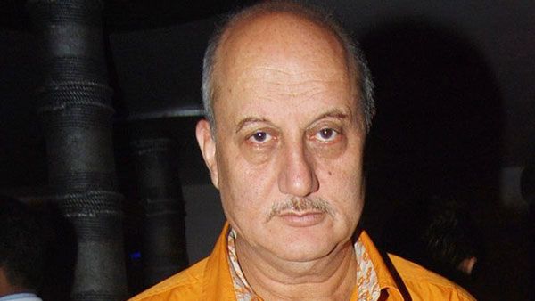 అనుపమ్ ఖేర్ ఫ్యామిలీని వెంటాడిన కరోనా.. ఎవరెవరికి పాజిటివ్ అంటే?