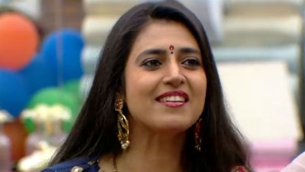 కారులోనే పని కానిచ్చేస్తున్నారు.. ఆ వీడియోను షేర్ చేసిన నాటి హీరోయిన్