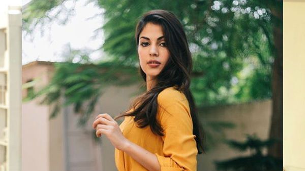 బ్రేకింగ్: పరారీలో రియా చక్రవర్తి.. బీహార్ పోలీసుల వేట.. సుప్రీం కోర్టులో హీరోయిన్ పిటిషన్