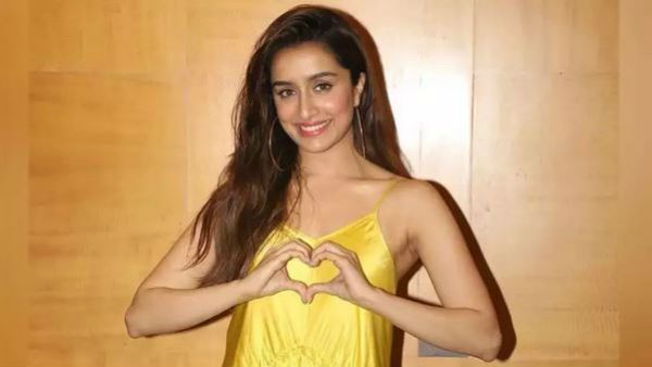 దీపిక పదుకోన్‌‌తో పోటీ పడుతున్న శ్రద్దాకపూర్.. 5 కోట్లతో సాహో బ్యూటీ