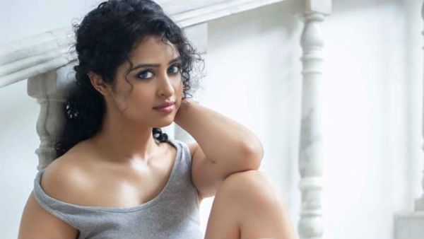 వర్మ ‘థ్రిల్లర్’ షురూ.. బాస్ ఎప్పుడూ కరెక్ట్.. హీరోయిన్ హాట్ స్టిల్ వైరల్