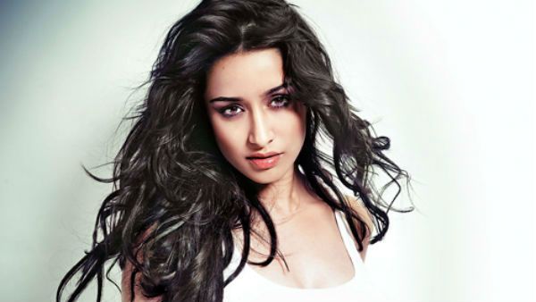 నగ్నంగా నటించేందుకు శ్రద్దాకపూర్ రెడీ.. సంచలన రీమేక్‌లో సాహో బ్యూటీ