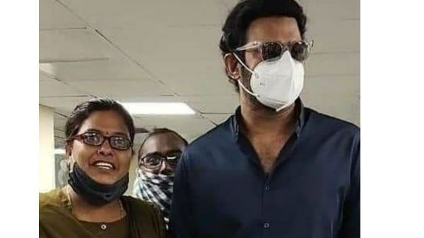 డార్లింగ్ కనిపించాడు, సెల్ఫీలు కురిపించాడు... లాక్ డౌన్ లో ప్రభాస్ సందడి