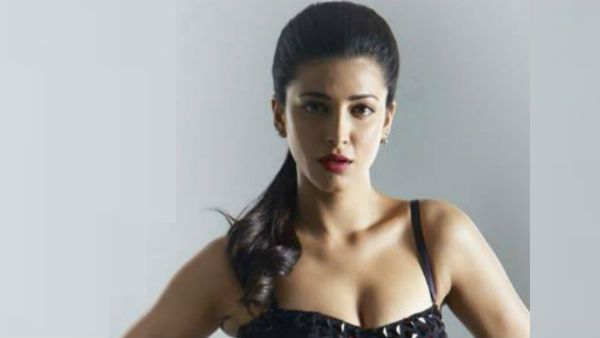 నృత్యకారిణిగా శ్రుతీ హాసన్, కమల్ పేరు నిలబెట్టేనా!!!