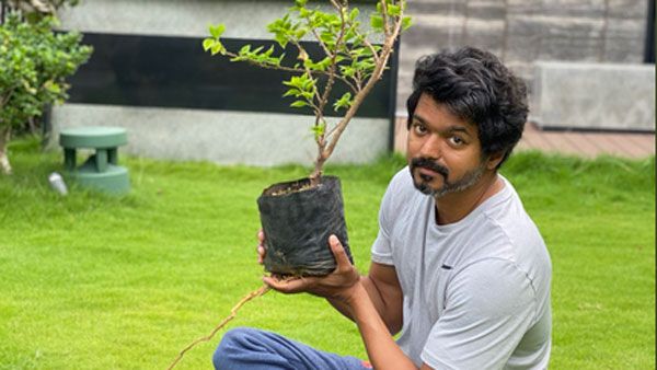 ఇది మీ కోసమే మహేష్ గారు.. ప్రేమతో దళపతి విజయ్!!