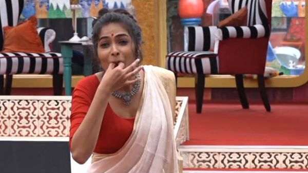 ఈల వేసి గోల చేస్తున్న దివి.. చిలిపిగా, అల్లరిగా, రొమాంటిక్‌గా బ్యూటీ హంగామా