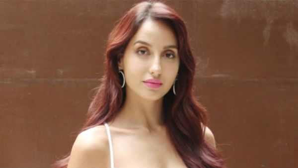 పిచ్చిగెంతులు...చెప్పుదెబ్బలు... వైరల్ అవుతున్న మనోహరి భామ వీడియో