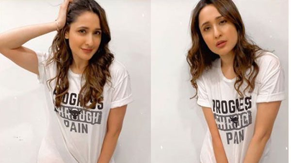 అలాంటివి వేసుకోవడం ఎందుకు?.. మళ్లీ అలా అడ్డుపెట్టడం ఎందుకు?.. ప్రగ్యా జైస్వాల్ పిక్స్ వైరల్!!