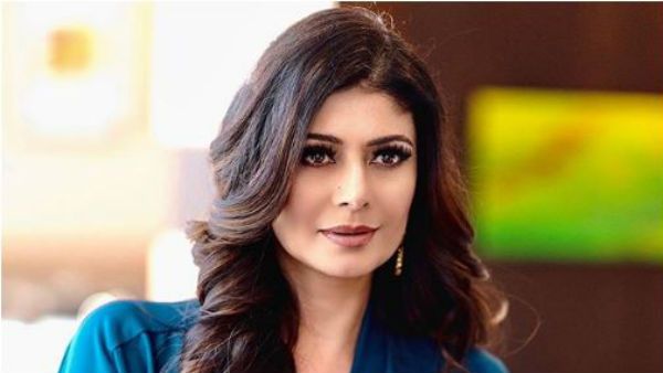 నాగ్ హీరోయిన్ రొమాన్స్ జోరు.. నడిరోడ్డుపైనే ‘రేర్ కిస్‌’తో హంగామా!