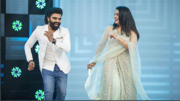 అత్తో అత్తమ్మ అంటూ రమ్యకృష్ణతో ప్రదీప్ హంగామా.. శివగామి పంచులకు కాళ్లు మొక్కిన యాంకర్