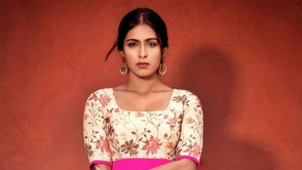 పార్క్‌లో హీరోయిన్‌కు చేదు అనుభవం: జాకెట్ విప్పి చూపించినా వదల్లేదు.. అసలు కథ వేరేనా.?