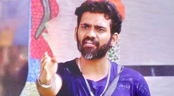 పాపం అఖిల్ మళ్లీ బుక్కయ్యాడు.. ఆ పదం డిక్షనరీలో కూడా దొరకడం లేదట!!