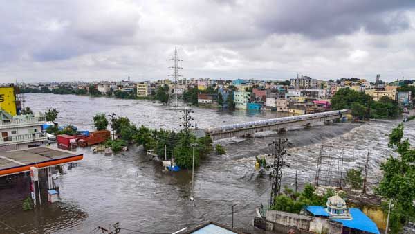 వెల్లువెత్తుతున్న విరాళాలు.. వెయ్యి కిలోల బియ్యం సరఫరా.. కదులుతున్న తారలు!!