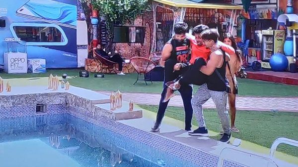 మటన్ పాడు చేసిన అవినాష్.. చితకబాదిన అరియనా, మెహబూబ్