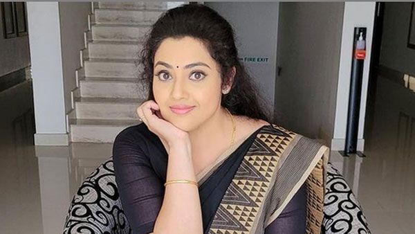 డేంజర్ జోన్.. వాళ్ళు గేట్లు ఎత్తేశారు.. ప్రాణభయంతో సీనియర్ హీరోయిన్ మీనా షాకింగ్ పోస్ట్