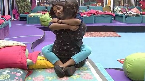 Bigg Boss Telugu Unseen హారిక ఇదేం పని.. బెడ్‌పై గట్టిగా వాటేసుకొని.. మోనాల్‌తో అలా?