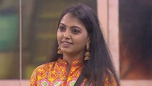 అఖిల్‌తో లవ్‌ ట్రాక్‌పై మోనాల్ సోదరి షాకింగ్ రియాక్షన్.. అలాంటి పనులు మానుకోమనడంతో!