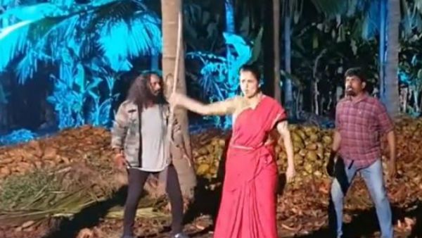 నటి ప్రగతిని చుట్టుముట్టిన దుండగులు.. అర్దరాత్రి అలా విన్యాసాలు.. వీడియో వైరల్