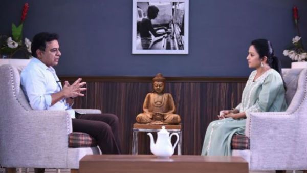 కేటీఆర్‌ను కూడా వదల్లేదు.. యాంకర్ సుమ ప్లానింగ్స్ వేరే లెవెల్!