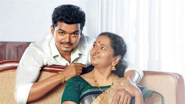 తండ్రిని ఎదిరించిన హీరో విజయ్.. రాజకీయ, కుటుంబ విభేదాలపై తల్లి సంచలన ప్రకటన