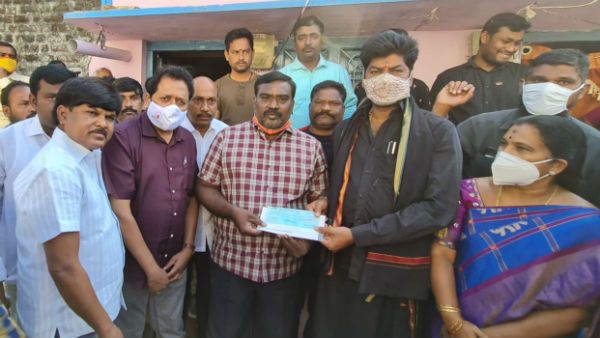 కష్టాల్లో ఉంటే నాకు చెప్పండి.. అభిమాని కూతురి పెళ్లికి మెగాస్టార్ ఆర్థిక సహాయం