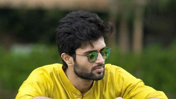 ఆ కంటెస్టెంట్‌కు విజయ్ దేవరకొండ సపోర్ట్: ఫోటోతో ప్రేమను బయటపెట్టి.. బిగ్ బాస్ విన్నర్ అవ్వాలంటూ!