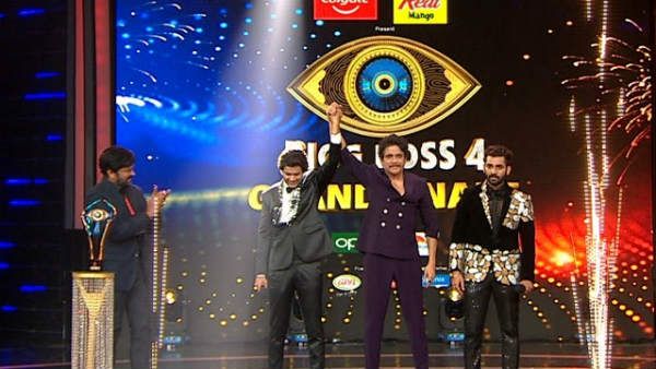 Bigg Boss Telugu 4 విజేత అభిజిత్ దుడ్డాల.. చిరంజీవి చేతుల మీదుగా ట్రోఫి.. ఎమోషనల్‌గా మెగాస్టార్‌కు పాధాభివందనం