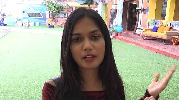 ఆ పరిస్థితుల్లో అలాంటి బెడ్రూంలో నా లైఫ్.. నేను అలాంటి దానినే.. అరియానా కంటతడి