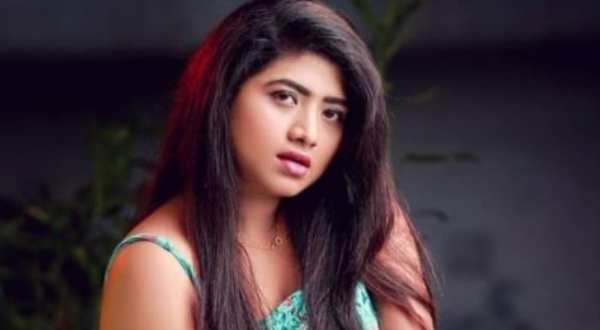 రేవ్ పార్టీ‌పై పోలీసుల మెరుపు దాడి.. యువ హీరోయిన్‌ అరెస్ట్..