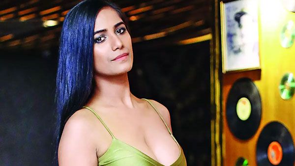 పూనమ్ పాండేకు చేదు అనుభవం.. పాపం కొన్నేళ్లుగా కష్టపడి సంపాదించుకొన్నదంతా...