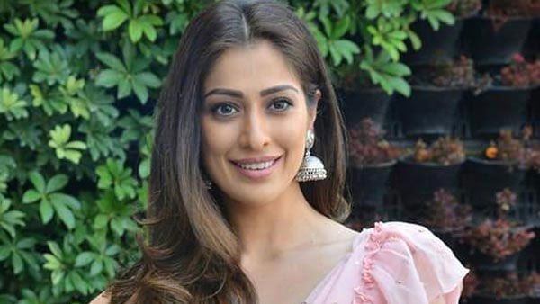 సీఎం జగన్ బర్త్‌డే రోజున.. లక్ష్మీ‌రాయ్ దారుణంగా రీట్వీట్.. సోషల్ మీడియాలో వైరల్