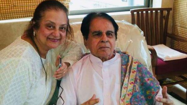 దిలీప్ కుమార్ ఆరోగ్య పరిస్థితి ఆందోళనకరంగా.. దేవుడిని ప్రార్థించండి అంటూ భార్య సైరా భాను..