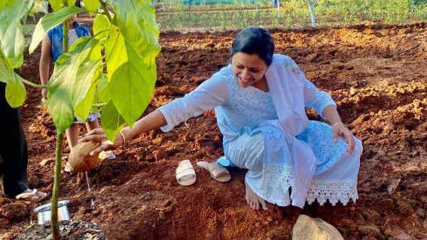 ఏ వృత్తిలో ఉన్నా సరే మనం వారికే రుణపడతాం.. మైమరిచిపోతోన్న సుమ.. పిక్ వైరల్