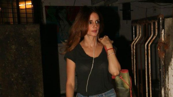 క్రికెటర్‌తోపాటు సూపర్‌ స్టార్ భార్య అరెస్ట్.. ముంబై పోలీసులు భేష్ అంటూ సెలబ్రిటీ వివరణ