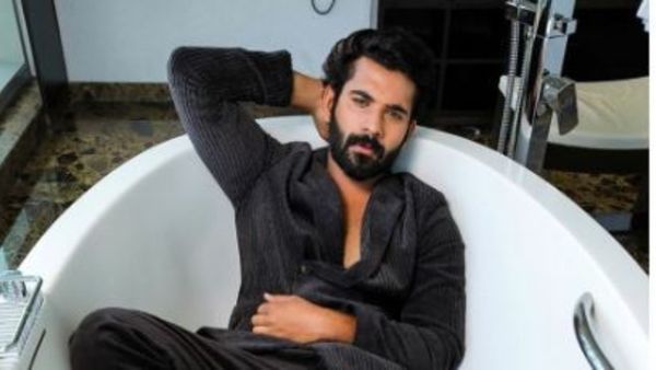 బాత్ టబ్ లో అఖిల్ సార్ధక్ ఫొటో షూట్.. యాటిట్యూడ్ చూపించాలట