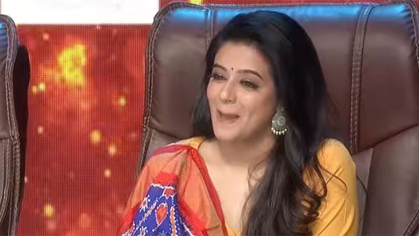 ‘ఢీ’ షోలో స్పెషల్ గెస్ట్ హల్‌చల్: అందరి ముందే ప్రియమణిని ముద్దులు.. రష్మీని కూడా వదలి పెట్టలేదు!