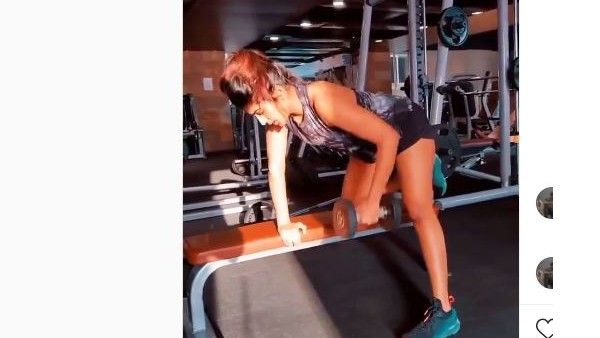 వర్కవుట్లతో కుస్తీ.. ఈషారెబ్బా వీడియో వైరల్