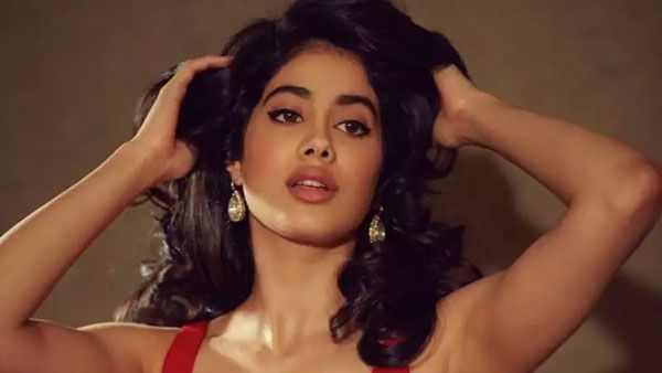 హాట్ టాపిక్ గా మారుతున్న జాన్వీ కపూర్ కొత్త బంగ్లా.. రేటెంతో తెలిస్తే షాక్ అవ్వాల్సిందే!