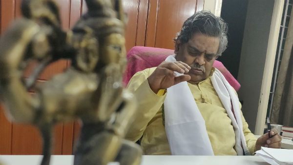 ‘రంగమార్తాండ’ కోసం రంగంలోకి.. సిరివెన్నెలపై కృష్ణవంశీ పోస్ట్