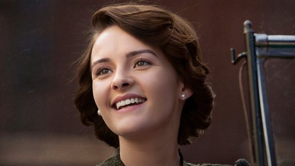 RRR నుంచి అదిరిపోయే పోస్టర్ రిలీజ్: క్యూట్‌ లుక్‌తో ఫిదా చేస్తున్న ఎన్టీఆర్ హీరోయిన్‌