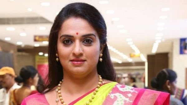 సిగరెట్ తాగుతూ బోల్డ్ మాటలు.. షాక్ ఇచ్చిన రేసుగుర్రం మదర్ పవిత్ర.. రెడ్ రెమ్యునరేషన్ ఎంత?